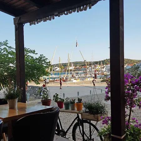 Insel Murter Vivaldi/stonehouse Apartment *